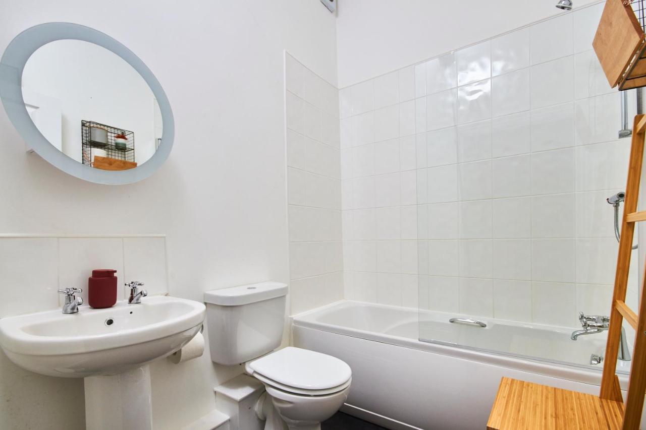 Lovely Abode In Newcastle - Sleeps 4 - Ground Floor Exterior foto